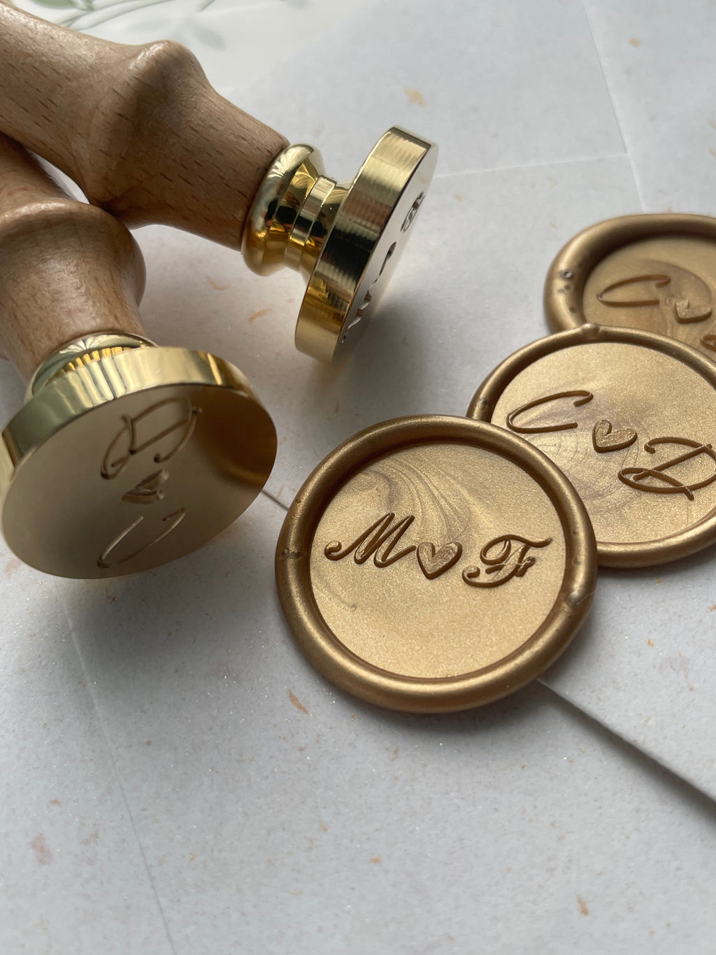 Initiales personnalisées avec petit cœur - Tampon de cire - Monogramme de mariage / Tampon de cire Leola