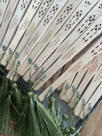 Éventail en bois gravé au laser personnalisé