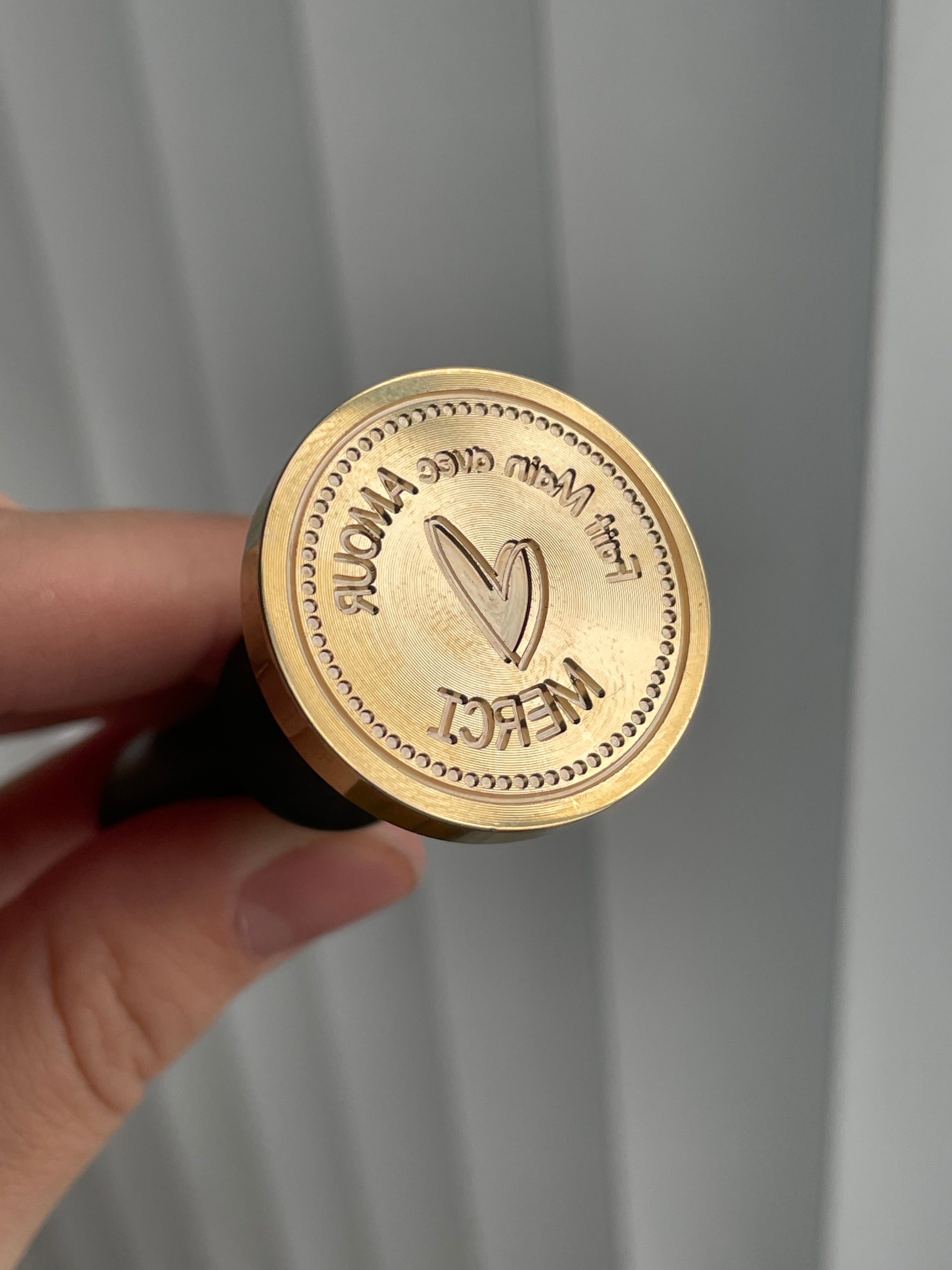 Fait main avec AMOUR - cachet de cire, 3 cm