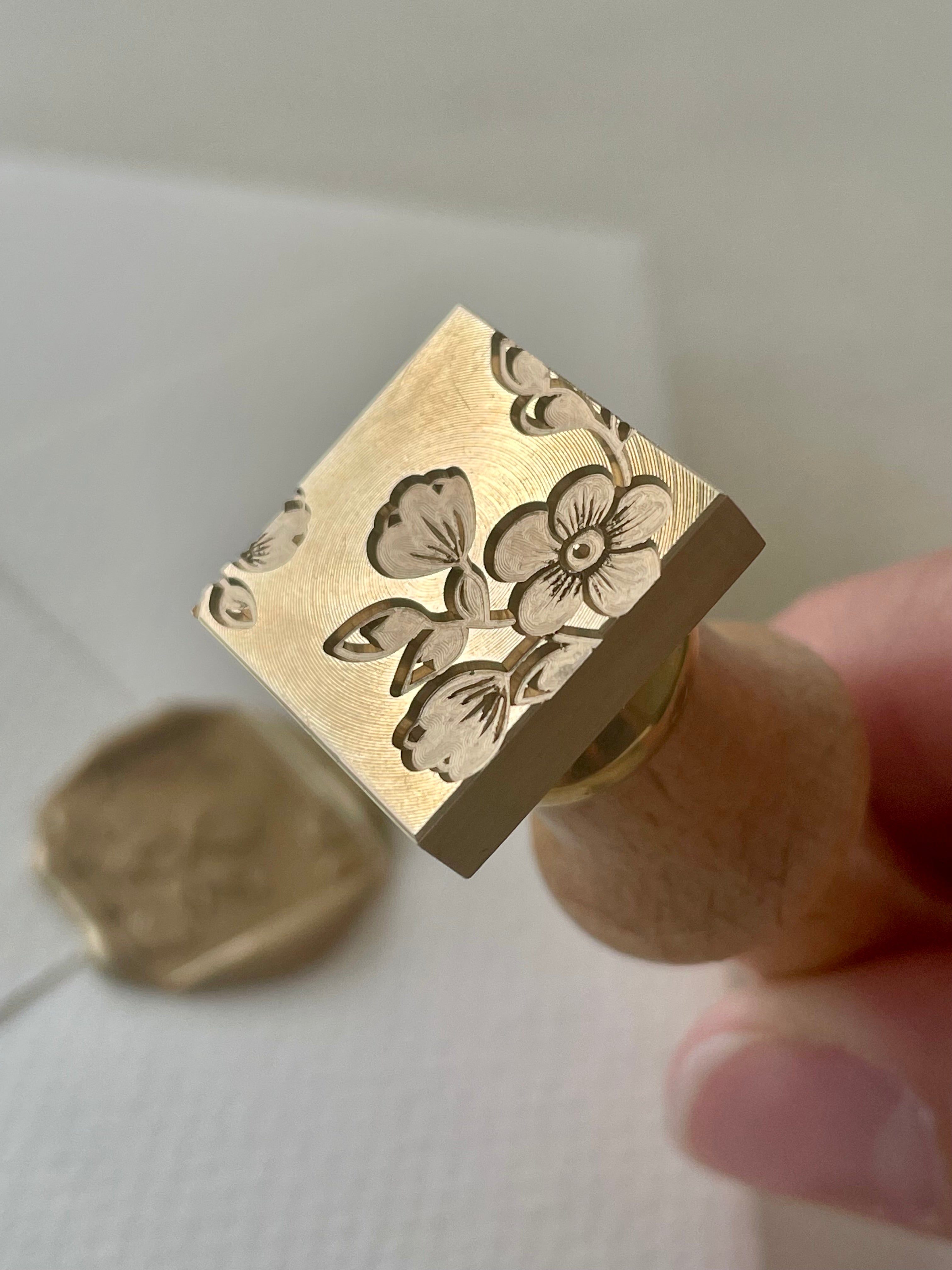 Mini carré - tampon à cire floral