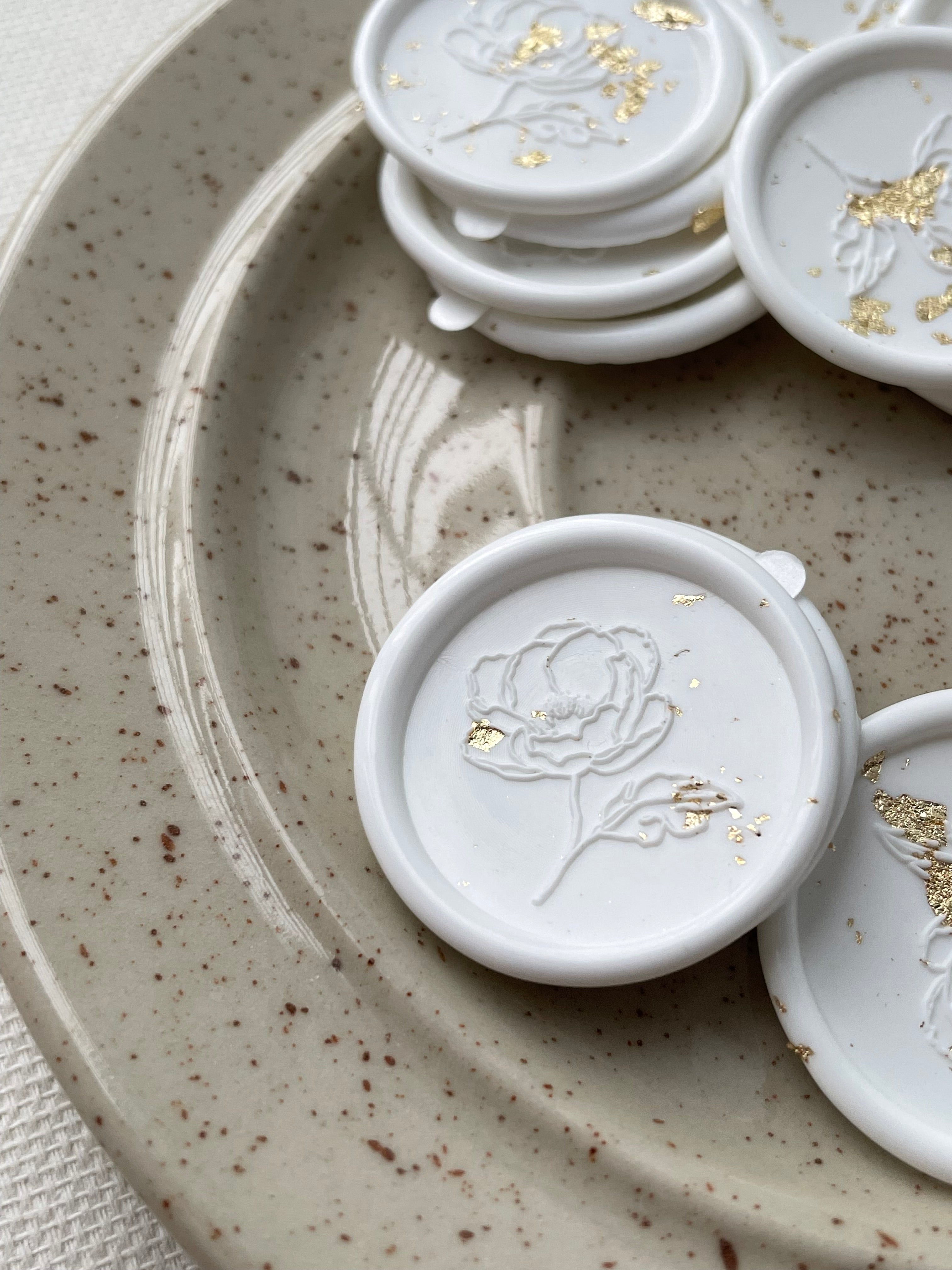 Blooming poppy - Self adhesive wax seals with gold/ silver or copper flakes - 35 pcs