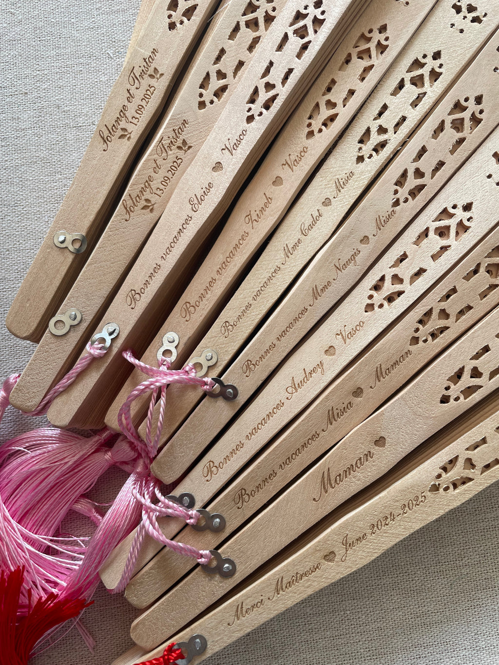 Éventail en bois gravé au laser personnalisé